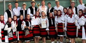 Ansamblul Folcloric „Petrova” a obținut Trofeul Festivalului Național de Folclor ”Mugurașii” Prisăcani