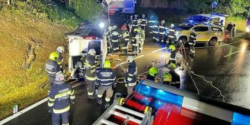 Un microbuz plin cu români, accident în Austria: O femeie a murit și mai mulți pasageri au fost răniți