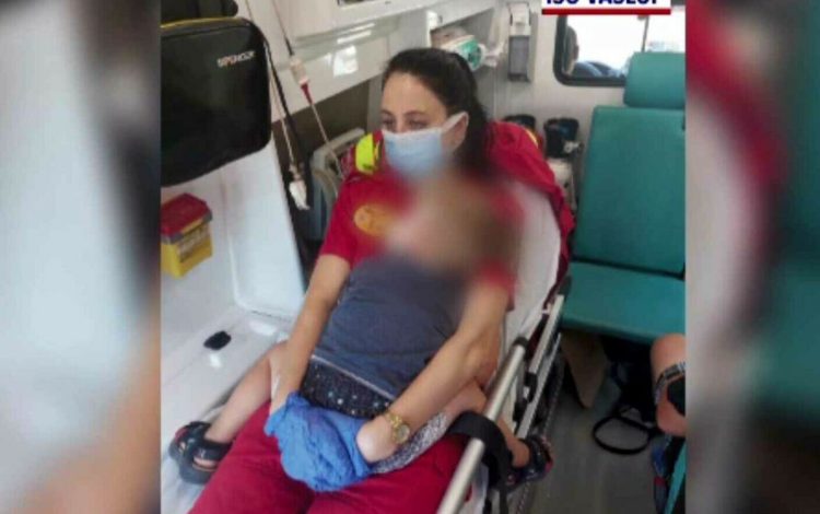 Copil de doi ani, mutilat de câinele familiei. L-a mușcat puternic de față