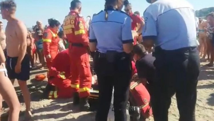 Un salvamar a murit în timp ce încerca să salveze un turist, la Eforie Nord