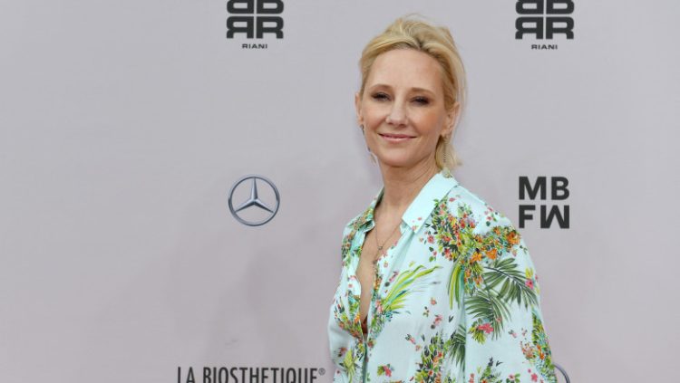 Actrița Anne Heche, spitalizată în stare critică în urma unui accident de mașină