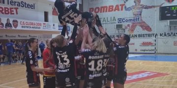 Meci emoţionant de retragere pentru extrema Valentina Ardean Elisei alături de glorii ale handbalului românesc