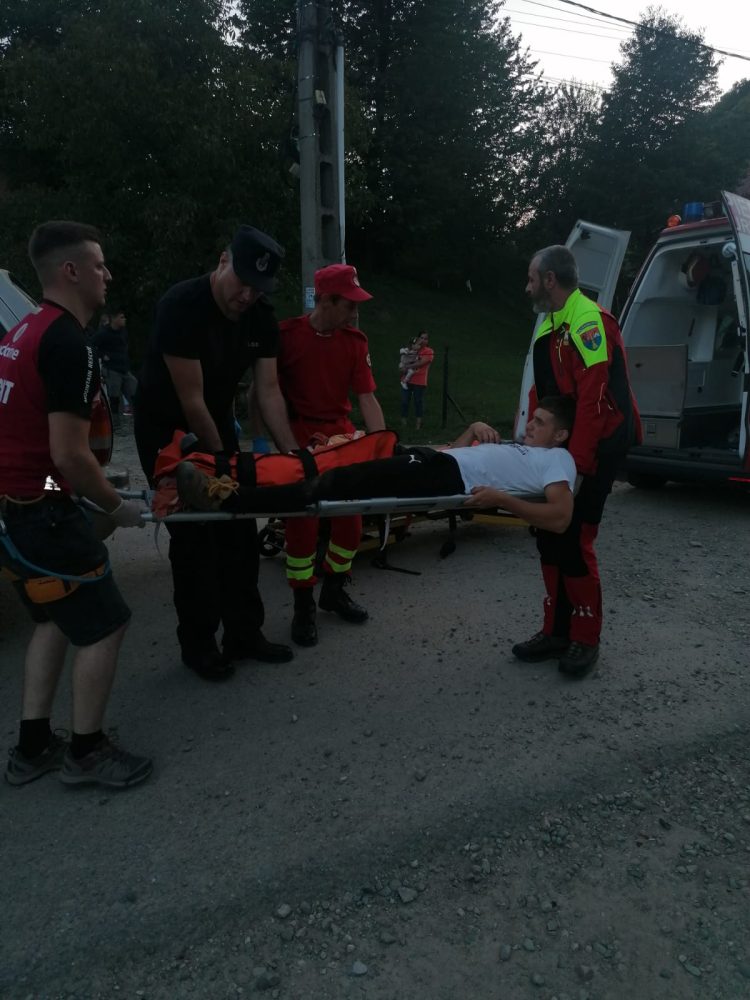 Tânăr de 18 ani, recuperat de pe munți de salvamontiștii maramureșeni