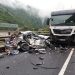 Încă o tragedie pe şosea! O familie întreagă a fost spulberată după ce maşina lor s-a izbit de un TIR