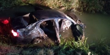 Încă un accident groaznic. Cinci tineri sunt în stare gravă după ce au plonjat cu mașina într-un râu