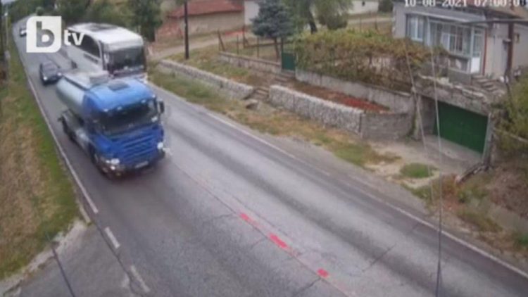 Autocarul în care au murit 3 români, filmat cum încălca regulile de luni de zile