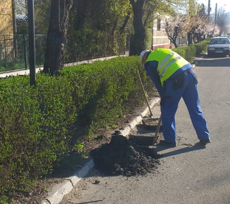Lucrări Vital. Se curăţă sistemul de canalizare în cartierele Republicii, Săsar, Grivița, Orașul Vechi și Ferneziu
