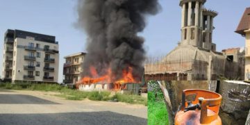 Pomperii au evitat o catastrofă: În biserica care a luat foc erau 11 butelii de gaz