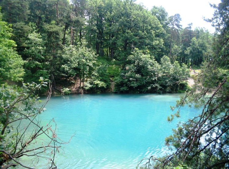 Tânăr căzut în zona Lacului Albastru din Baia Sprie. Victima este inconștientă