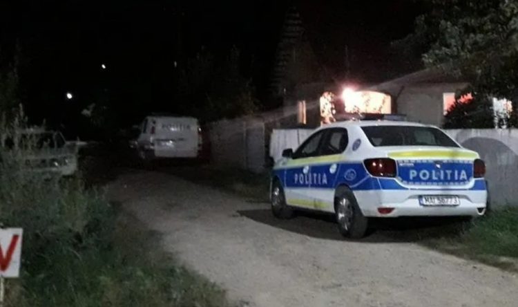 Patru persoane, printre care şi un copil de 10 ani, sunt în stare gravă după ce au fost stropite cu benzină şi incendiate