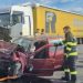 Coliziune frontală între un autoturism și un TIR