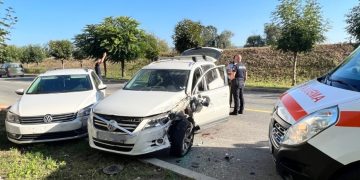 ACCIDENT în Dej, trei autovehicule implicate, un bărbat transportat la spital