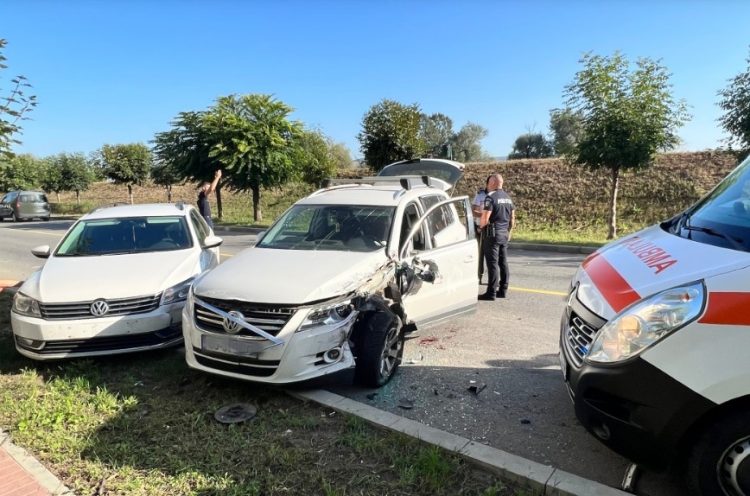 ACCIDENT în Dej, trei autovehicule implicate, un bărbat transportat la spital