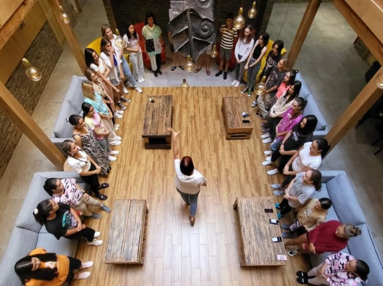 Aproape 300 de elevi olimpici din județul Maramureș sunt în tabere de vară gratuite