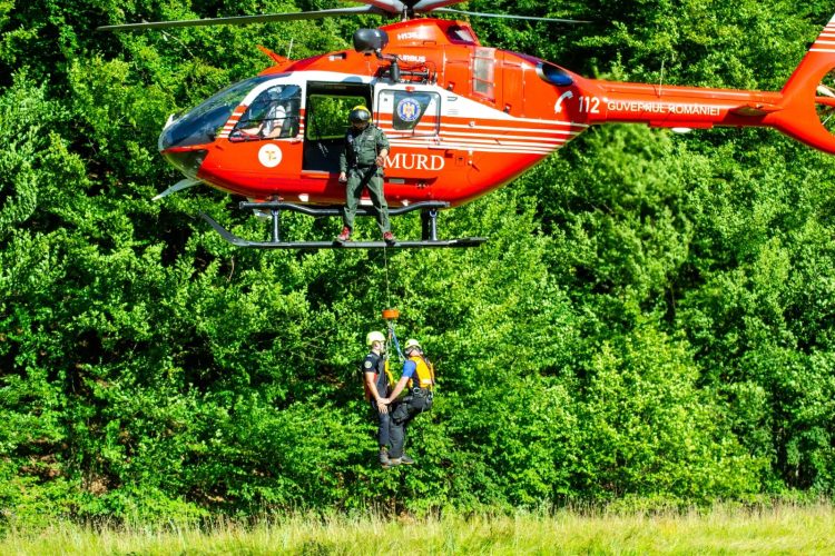 Antrenament al jandarmilor montani în Munţii Ţibleşului – galerie foto