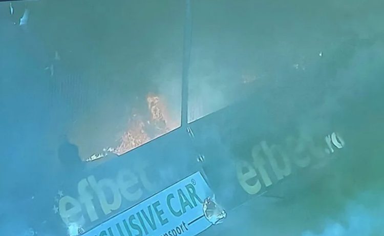 Incidente grave la derby-ul Petrolul – Rapid! Suporterii au dat foc stadionului „Ilie Oană”