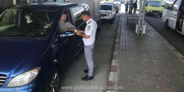 Carte de identitate auto, certificat de înmatriculare și permis de conducere false, descoperite de poliţiştii de frontieră