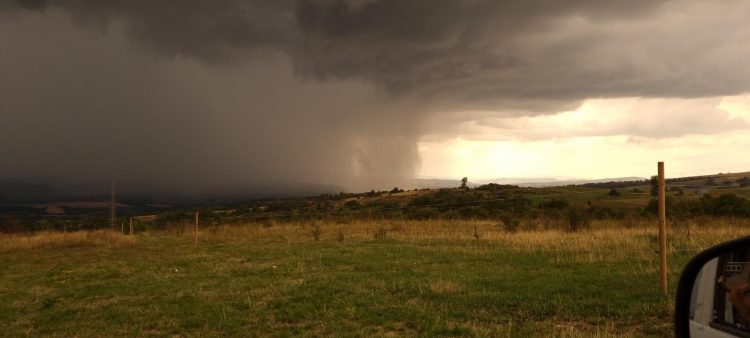 O furtună violentă mătură judeţul – foto