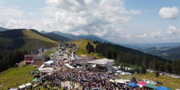 Festivalul interjudeţean Hora la Prislop, ediţie aniversară, în 27-28 august