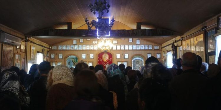 Obicei al bisericii ortodoxe: „Cu găleata și ligheanul după banii enoriașilor”