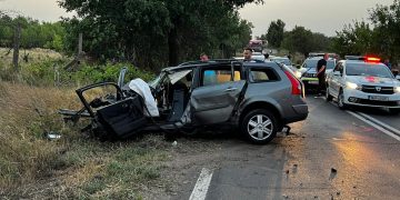 Încă un carnagiu pe şosea. O familie cu doi copii a murit pe loc. A decedat şi şoferul celui de-al doilea autoturism