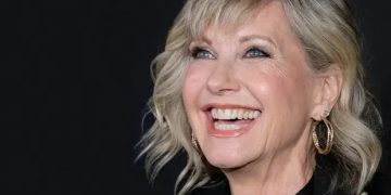 A încetat din viaţă celebra cântăreață și actriță Olivia Newton-John