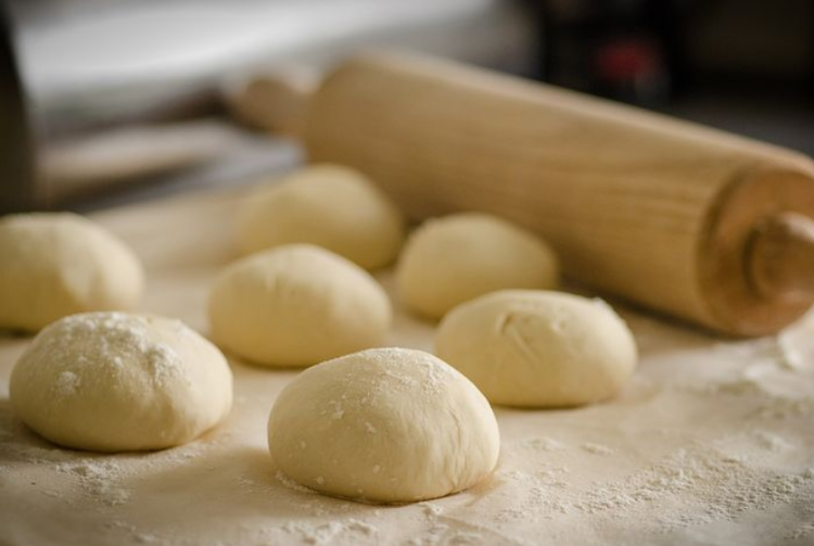 AJOFM organizează un curs gratuit de patiser pentru tinerii băimăreni