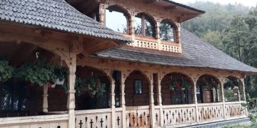 Sâmbătă are loc hramul Schitului „Schimbarea la Față” din Baia Mare