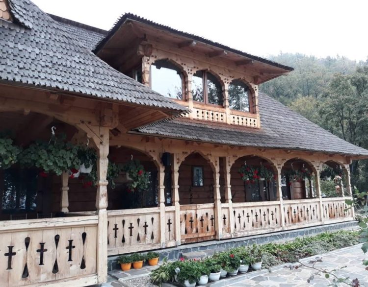 Sâmbătă are loc hramul Schitului „Schimbarea la Față” din Baia Mare