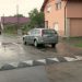 Isprava lui Dorel de Maramureș! A montat limitatoare pe un drum plin de crăpături
