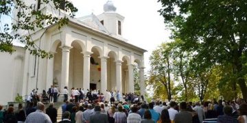 Pelerinaj de sărbătoarea Nașterii Maicii Domnului, la biserica din Şişeşti