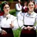 Suzana și Daciana Vlad, gemenele folclorului maramureșean, într-un concert la Vişeu de Sus pentru promovarea tinerelor talente