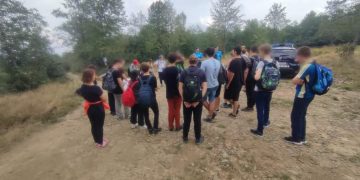 Vacanţă în siguranţă. Discuții libere între jandarmi și elevii aflaţi în tabăra de la Breb