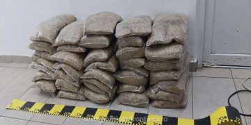 40 de kilograme de tutun descoperite într-o maşină de poliţiştii de frontieră