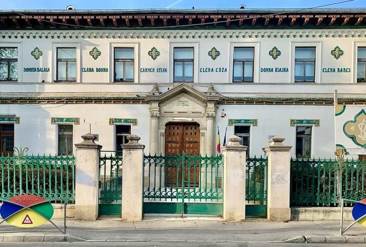 Trei eleve de la o şcoală de prestigiu au ajuns la spital, după ce au consumat droguri în pauză