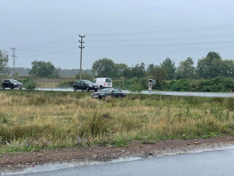 Vremea rea face pagube în rândul șoferilor din Baia Mare. Audi ieșit în decor. VIDEO