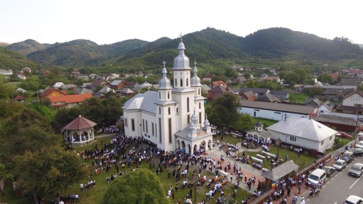 Hramul Bisericii „Nașterea Maicii Domnului” din Rozavlea, localitatea natală a PS Iustin