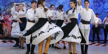 Ansamblul Folcloric Național ,,Transilvania” organizează cursuri de dans popular