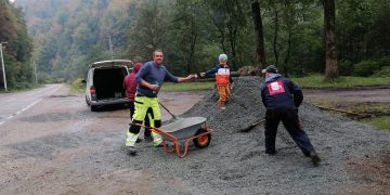 Băiuțeni cu suflet mare, acțiune de voluntariat pentru înfrumusețarea unei zone de popas din comunitate