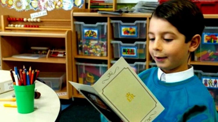 Un băiețel a primit o scrisoare de la regina Elisabeta a II-a chiar în ziua în care suverana a murit