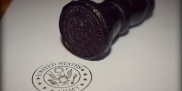 Ștampile false cu US ARMY descoperite de anchetatorii DNA