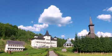 A fost hramul Mănăstirii Ruoaia din Protopopiatul Lăpuș.