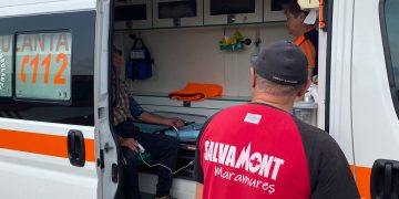 Salvamontiștii din Maramureș au salvat un bărbat de 64 de ani care a plecat la cules de ciuperci și a căzut într-o râpă