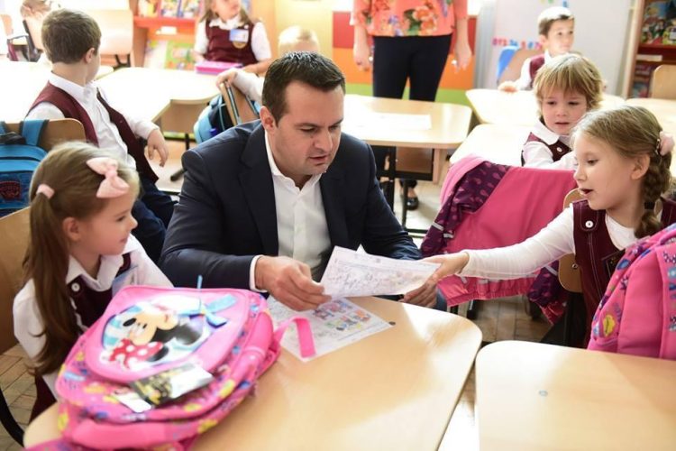 Începem un nou an școlar în țara care nu susține suficient educația: în Baia Mare lucrăm permanent și continuăm să dezvoltăm, să modernizăm și să dotăm unitățile de învățământ!