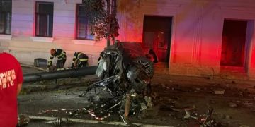 Accident mortal în această dimineață. Victima este un tânăr de 25 de ani: Mașina arată ca o conservă turtită