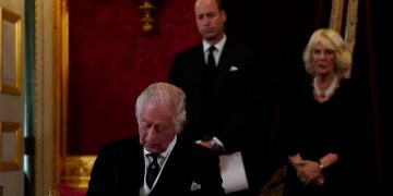Charles al III-lea a fost proclamat oficial rege: „Întreaga lume este alături de mine ca urmare a pierderii ireparabile pe care am suferit-o cu toţii”