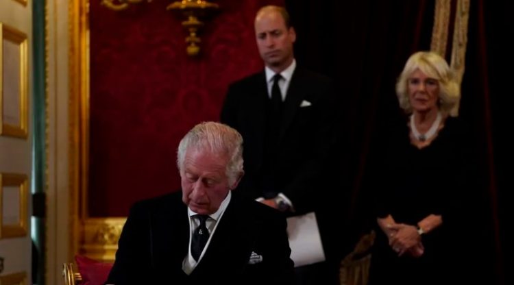 Charles al III-lea a fost proclamat oficial rege: „Întreaga lume este alături de mine ca urmare a pierderii ireparabile pe care am suferit-o cu toţii”