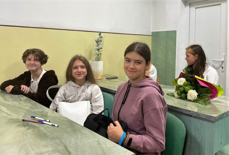 SPRIJIN PENTRU COPIII REFUGIAȚI – Patru clase cu predare în limba ucraineană și o grupă de grădiniță în cadrul învățământiului de stat din Baia Mare