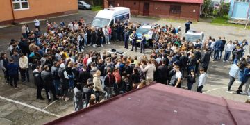 Polițiștii Serviciului Rutier Maramureș și Biroul Siguranța Școlară în mijlocul elevilor din Vișeu de Sus și Vișeu de Jos