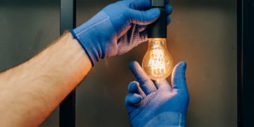 Se întoarce scenariul din pandemie? Marile magazine vor scurta programul, pentru a economisi energie